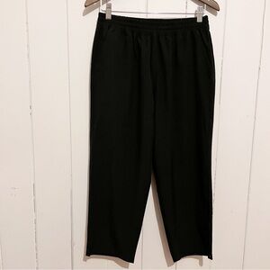 Well + Calm Black Relaxed Fit Cropped Yoga Pants. Size Medium.